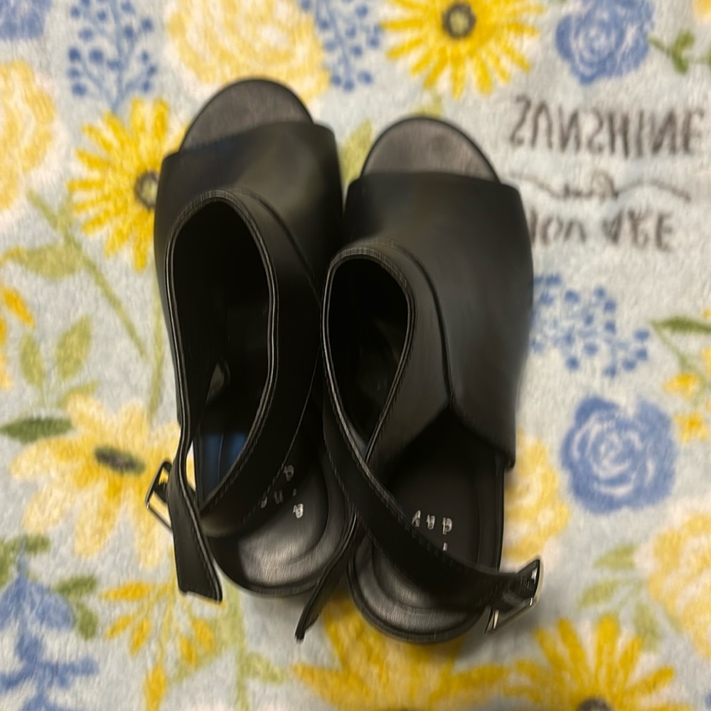 Black peak toe heels buckles in back